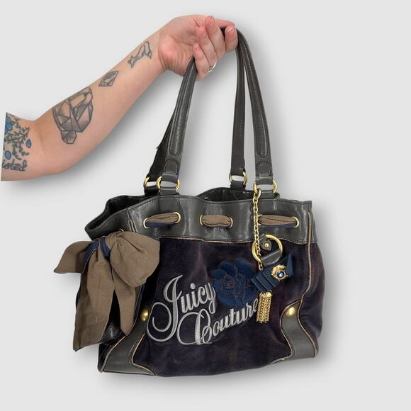 Y2k Rare Juicy Couture Navy Blue Velour Handbag with Charms & Bow Accent - Picture 7 of 7